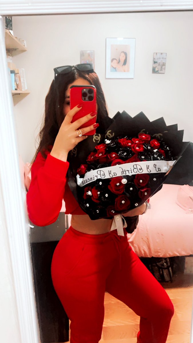 misho0612's tweet photo. Feliz cada que el dan flores 🥰 https://t.co/2WQCZppSLa