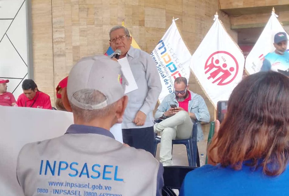 JCSantelizS's tweet photo. #Hoy #19Fe en la Tribuna Antiimperialista de la clase Obrera desde Plaza Caracas, se debatió en asamblea de trabajadores y trabajadoras, las 7 Transformaciones de Venezuela para avanzar hacia el futuro próspero 2030
#PuebloMaduroQueAvanza https://t.co/YRWvk0zsVs