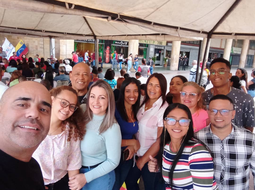 JCSantelizS's tweet photo. #Hoy #19Fe en la Tribuna Antiimperialista de la clase Obrera desde Plaza Caracas, se debatió en asamblea de trabajadores y trabajadoras, las 7 Transformaciones de Venezuela para avanzar hacia el futuro próspero 2030
#PuebloMaduroQueAvanza https://t.co/YRWvk0zsVs