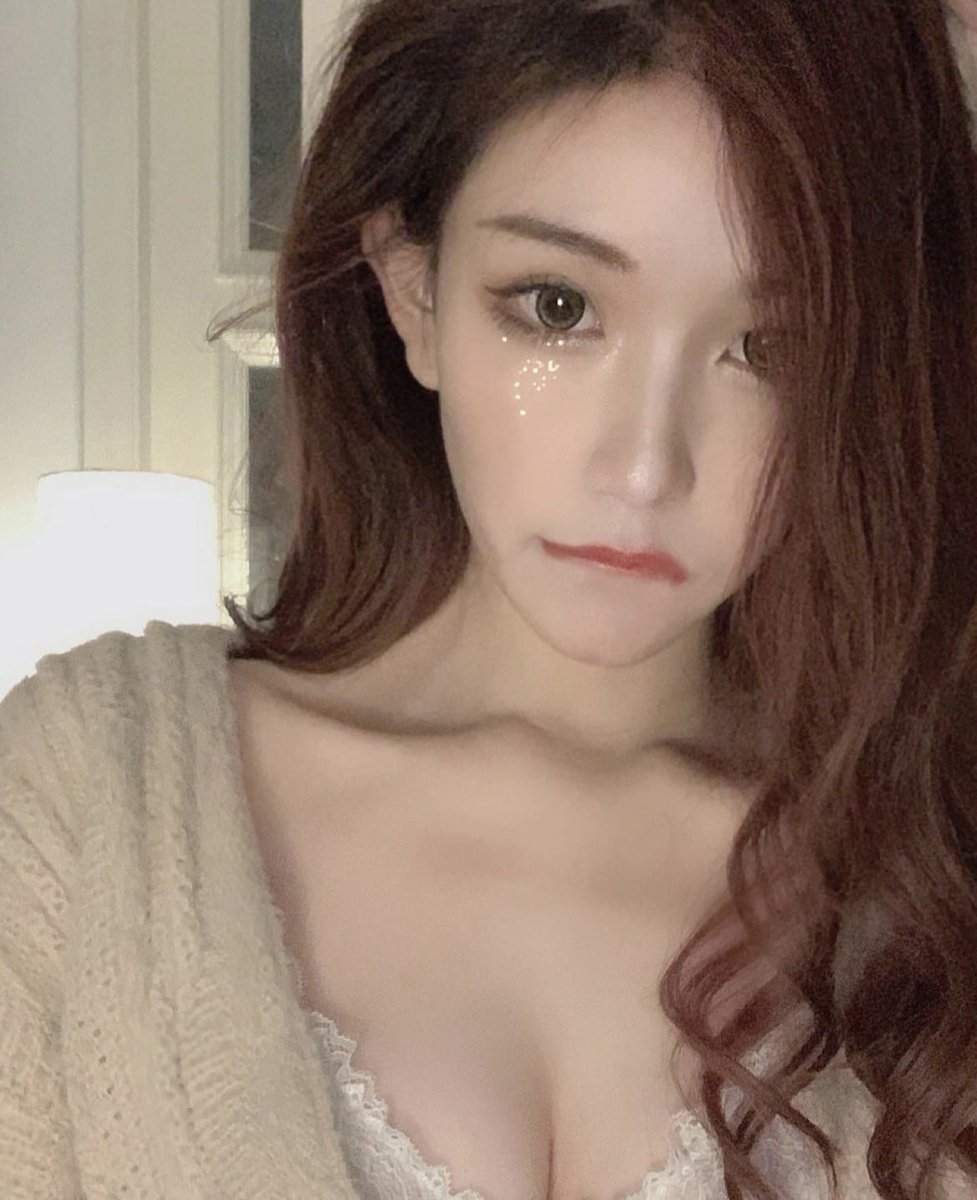 xiaxiajessica's tweet photo. 肉棒在我嘴里抽动，拔出来，然后射在脸上，眼镜上……好嘛……? https://t.co/sVVI1odL3D