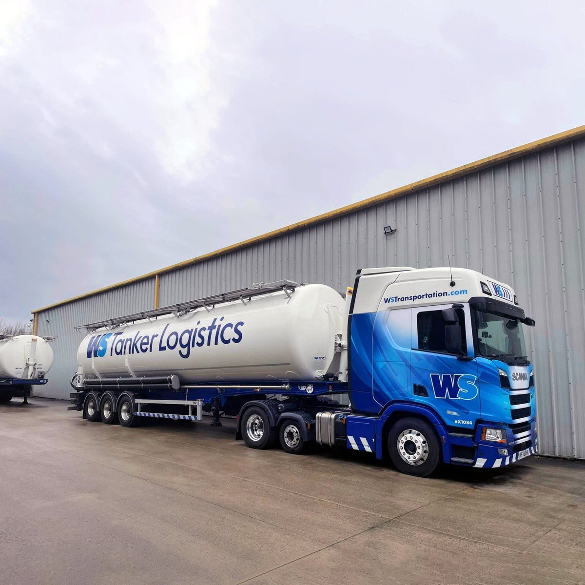 Our Tankers team based out of Markham Vale provides a range of Tanker logistics services within the UK and Europe, including Bulk Powder distribution, 30ft SDU Bag in the Box deliveries, and Silo evacuation.

#wstransportation #Tankerlogistics #BulkPowder #SiloEvacuation