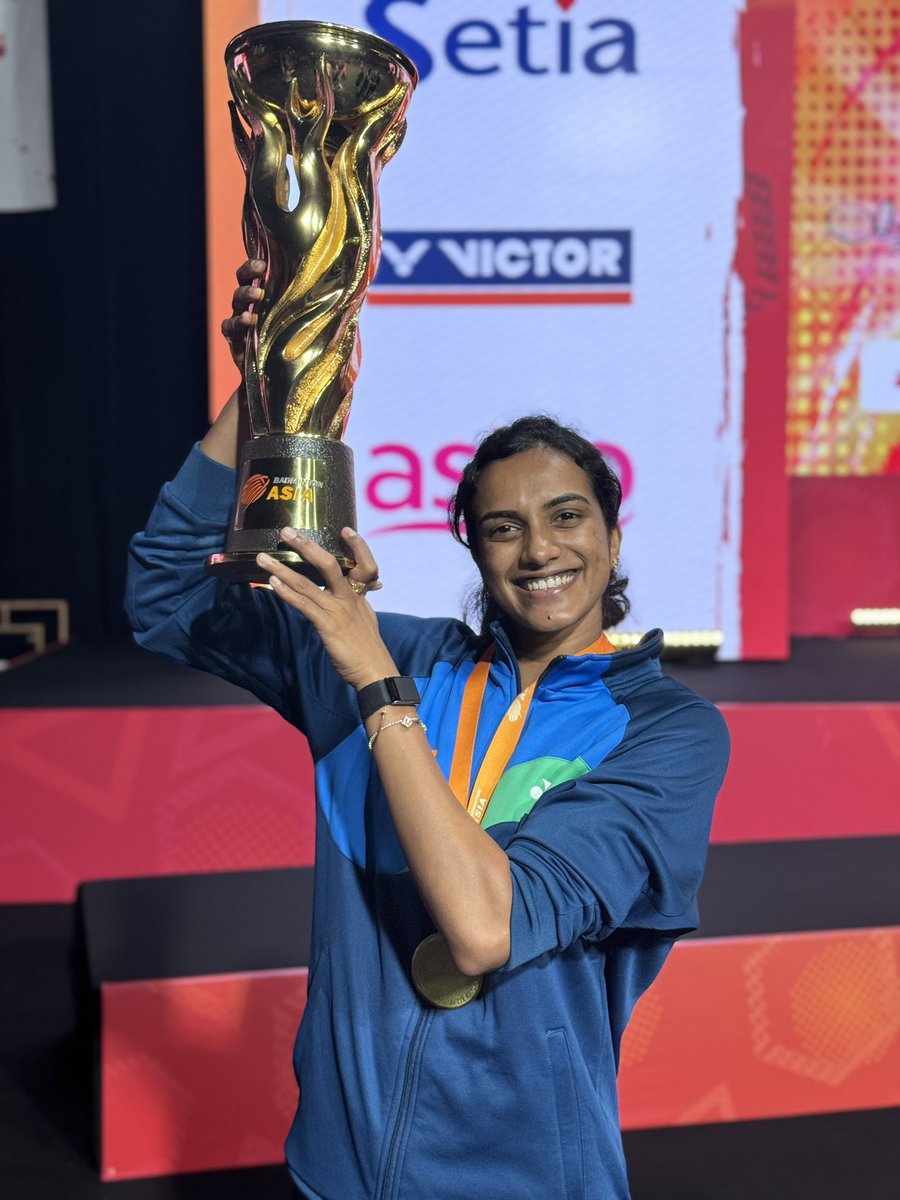 Show me a successful over 10 years story in badminton 👇 2013 - her 1st World Championships Medal 🥉 2024 - her 1st Asian Women's Team Trophy 🏆 Queen of Badminton, PV Sindhu ❤️🔥 @Pvsindhu1