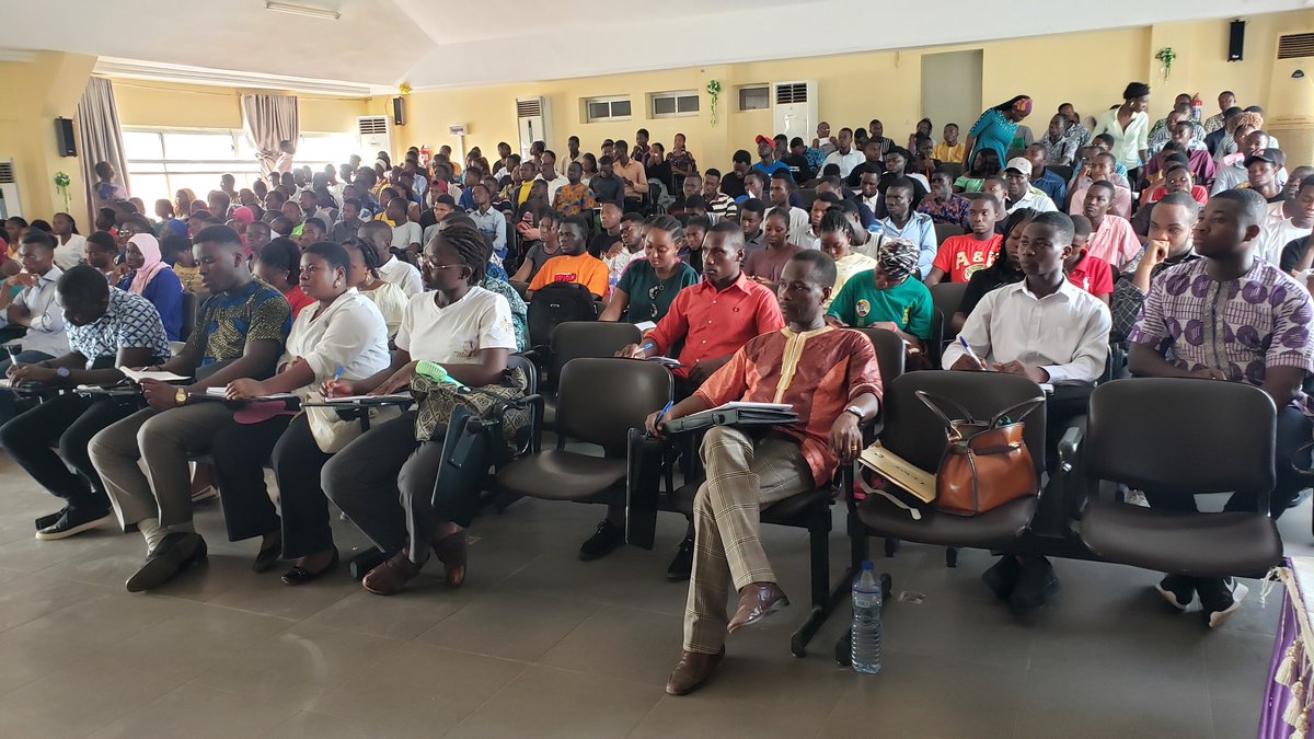 aiej_togo's tweet photo. L'AIEJ-TOGO est fière d'avoir pu participer à l'organisation de la conférence débat qui a eu lieu le 16 février dernier à l'auditorium de l'université de Lomé sous le thème : "Jeunesse, activité d'influenceur et le droit", sous le leadership de... https://t.co/xLRKKUOlOu