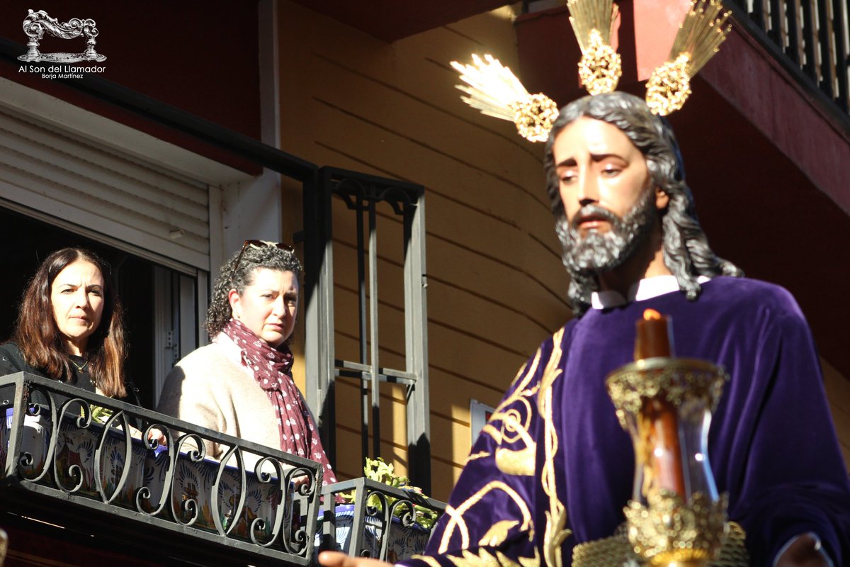 🔴 Hace unos minutos, estas imágenes nos dejaba el #ViaCrucisSevilla24 con el Señor de la Redención (<a href="/Hdad_Redencion/">Hermandad de la Redención</a>) por San Ildefonso. 

#TDSCofrade #CofradiasAND #Cuaresma24