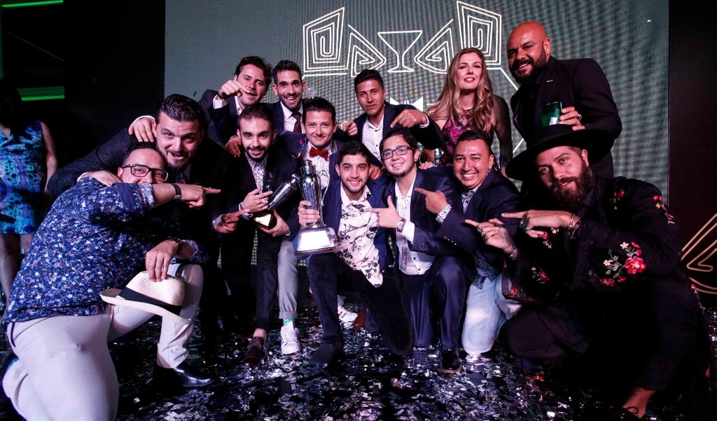 Eleazar_Herrera's tweet photo. Hace poco fue nombrado el Restaurante Mamba Negra de Medellín Colombia en los "50 Best Discovery". 

Aprovechamos para compartirles una entrevista que realizamos a su Barmanager y cofundador Juan David Zapata sobre el éxito de su restaurante y sus actuales proyectos.

👇 https://t.co/ukyxiFTv9f