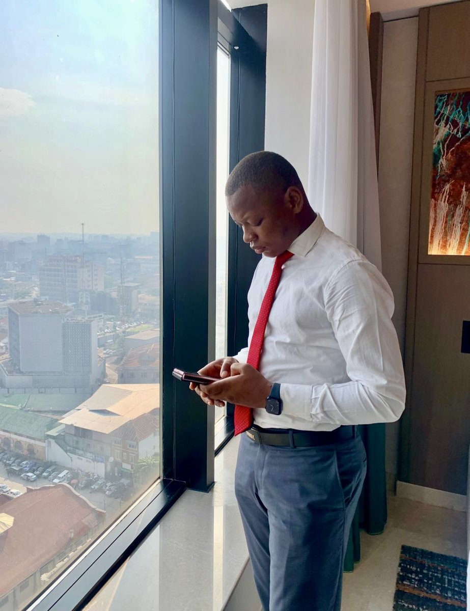 Dans le couloir du pouvoir, en route pour l'excellence.
<a href="/normel_kabeya/">Normel Kabeya.</a> bon début de la semaine #le_plus_jeune_congressiste .