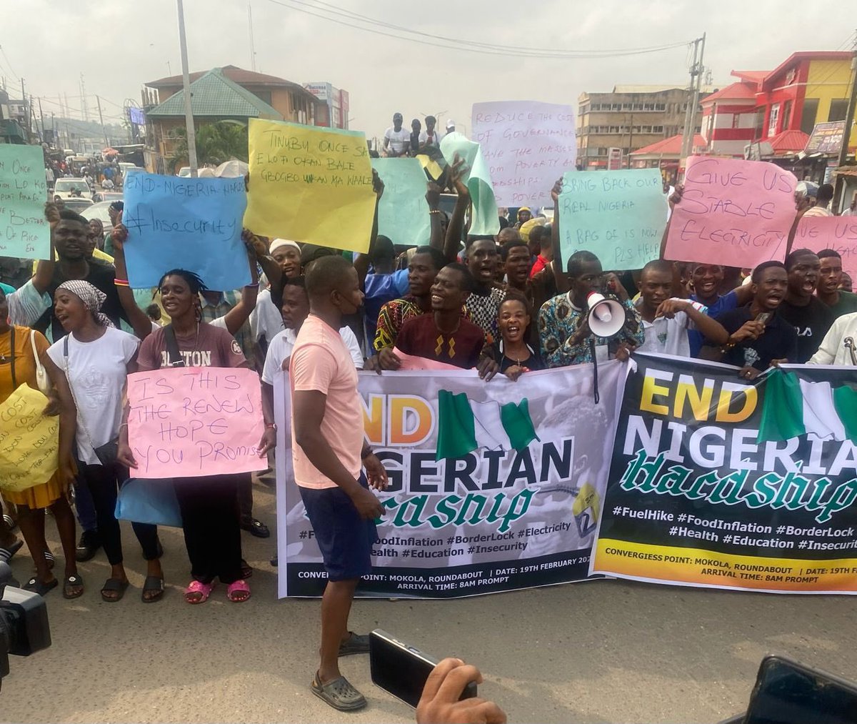 Caleb_Abah1's tweet photo. Trending in Nigeria today.

Protest hits Abuja and Ibadan over hardships in the country. 
They're asking for Tinubu to redeem the country or #resign https://t.co/ZXYNVbW0OT