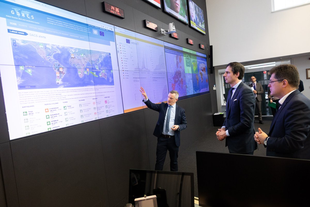 W/ colleague <a href="/WBHoekstra/">Wopke Hoekstra</a> at 🇪🇺's Emergency Response Coordination Centre from where we conduct EU crisis response, the need for which has skyrocketed during current <a href="/EU_Commission/">European Commission</a>.

But we cannot rely on response alone. 

⬆️ investments in #resilience is our best insurance policy.