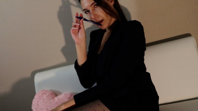 Can I be your hot secretary?🥵 https://t.co/WmmRjFnPTn<a href="/tag/mvsales"class="tags"><span>#mvsales</span></a>