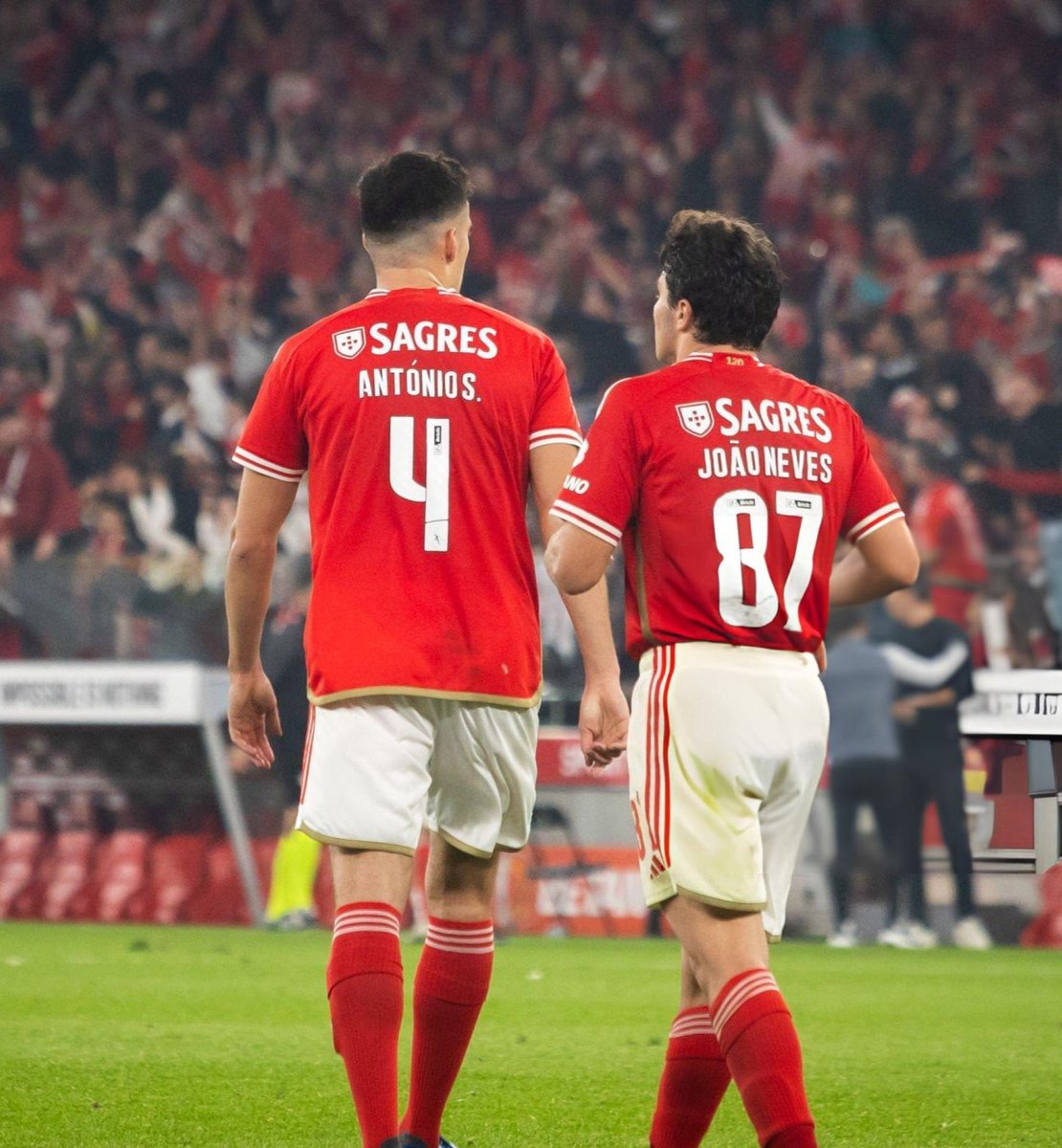 Dia 25 de Fevereiro, Benfica- Portimonense. 

- 1 minuto de silêncio antes do jogo pelo falecimento da Mãe do João e do avô do Antonio. 
- Aplausos ao minuto 4 e 87.

João e o Antonio precisam de todo o apoio possível e a Luz cheia a apoiar seria perfeito. ❤