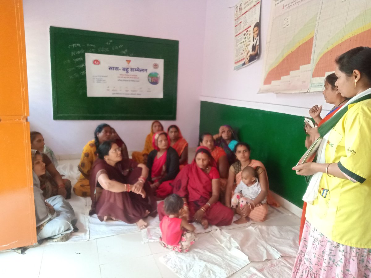 Embed fhi के द्वार सास बहू सम्मेलन की गतिविधियों के तहत सभी महिलाओं को डेंगू और मलेरिया की जानकारी दी और फ्रिज को सप्ताह में जरूर साफ करें और कूलर का उपयोग करें से पहले उसके खास को बदल दें पुराने खास को फेकें नहीं,जला देl <a href="/CollectorBhopal/">Collector Bhopal</a> @GodrejGroup <a href="/santoshbhargav2/">Dr. Santosh Bhargava</a> <a href="/sksomya/">Som Sharma</a>