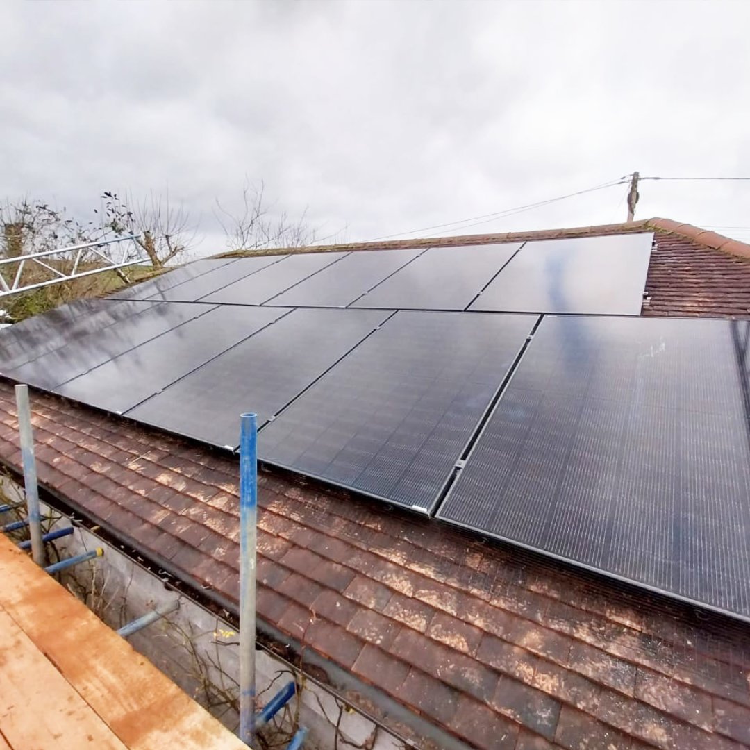 infinityenergy0's tweet photo. Another packed week has passed, filled with lots of Solar Panel and Battery Storage installations.
Not sure if your roof is suitable for solar? Contacts us for a free consultation – we’ll design a fully bespoke system that perfectly matches your needs.
#renewables #solarpanels https://t.co/7wLnoSAgOl
