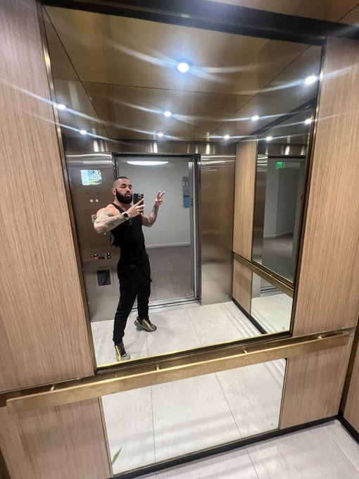 special delivery 📦 😉🙊 https://t.co/B8tavVMbQz<a href="/tag/venice"class="tags"><span>#venice</span></a>