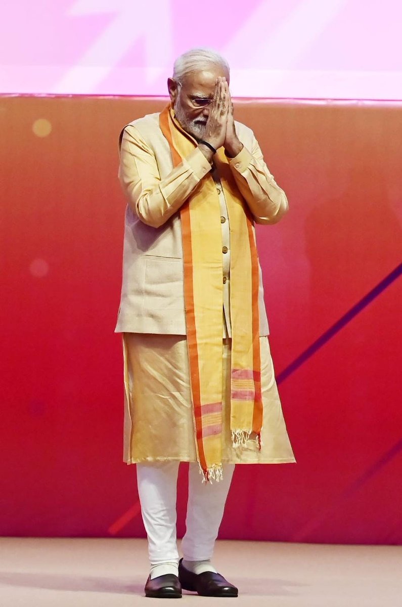 MayankeshwarSh1's tweet photo. आज लखनऊ में यशस्वी प्रधानमंत्री श्री @narendramodi जी ने चतुर्थ ग्राउंड ब्रेकिंग सेरेमनी के अंतर्गत 10 लाख 11 हजार करोड़ से भी अधिक की लागत वाली 14,000+ परियोजनाओं का शिलान्यास कर उत्तर प्रदेश को एक बड़ी सौगात दी है।
#PMModiInLucknow
#4thGroundBreakingCeremony https://t.co/gzTNORhC0W