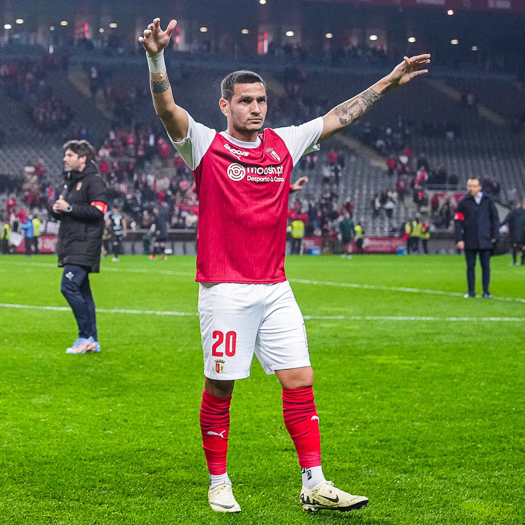 Estamos bem vivos! Lutámos, trabalhámos e conseguimos a merecida vitória 💪🏽 Seguimos confiantes para a próxima batalha na Europa! 🔴⚪

#SCBraga #PorMais