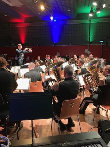 armeeszoneouest's tweet image. 🎵 🫶 SOLIDARITÉ avec nos blessés et les familles endeuillées.
Très chouette moment pour ce 2e concert de la tournée #UNISSON Épopée 2024, vendredi dernier à Bain-de-Bretagne !  👏🙌😍 
☑️ 4708,50 euros récoltés, une salle comble et 300 eleves pour l atelier pédagogique.