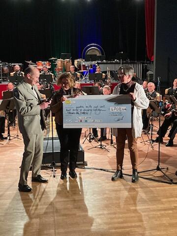 armeeszoneouest's tweet image. 🎵 🫶 SOLIDARITÉ avec nos blessés et les familles endeuillées.
Très chouette moment pour ce 2e concert de la tournée #UNISSON Épopée 2024, vendredi dernier à Bain-de-Bretagne !  👏🙌😍 
☑️ 4708,50 euros récoltés, une salle comble et 300 eleves pour l atelier pédagogique.