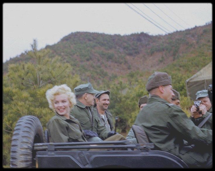 70 years ago today…

February 19, 1954 
—————————
Marilyn Monroe entertains the US army troops and foreign soldiers during a show of her four-day tour in Korea.

#MarilynMonroe #Hollywood #1950s #50s #Soldiers #korea