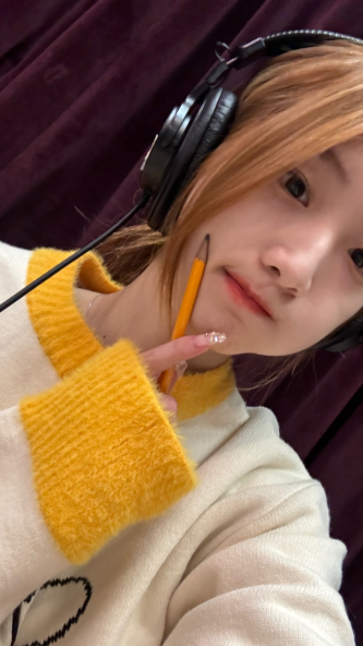 outfitsofgg's tweet photo. 🌼#LOONA #Loossemble #Yeojin in daisy sweater from #wigglewiggle 
🔗https://t.co/oz1o2Fzqdf
🏷️#oogg_LOONA ; #oogg_Loossemble ; #oogg_Yeojin ; #oogg_wigglewiggle https://t.co/KOAWqJat6J