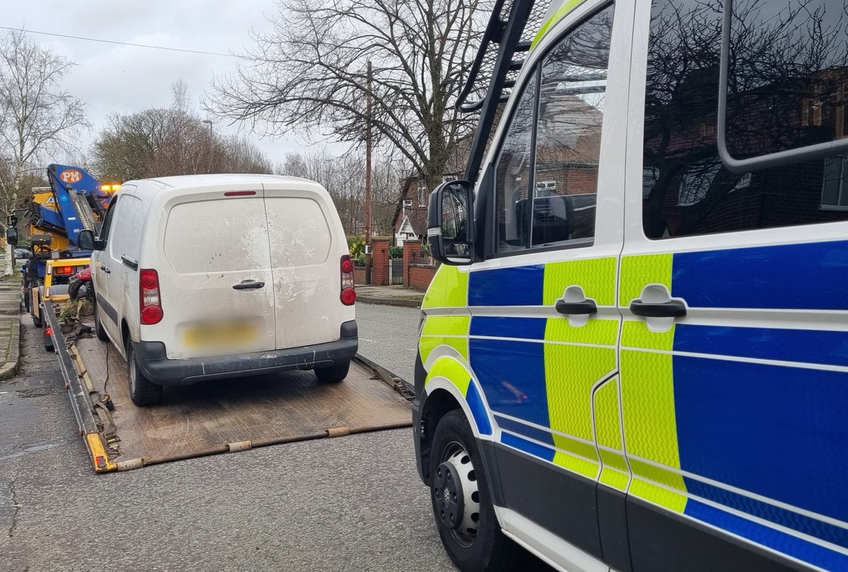 Our @GMPSpecials were out across the district for a few hours today... Pic 1 - Bolton Rd #Bury - HGV driver reported for using a mobile phone whilst driving Pic 2 - Saint Mary's Rd #Prestwich - Vehicle no insurance - Driver reported & vehicle seized 👮🏻‍♂️M.