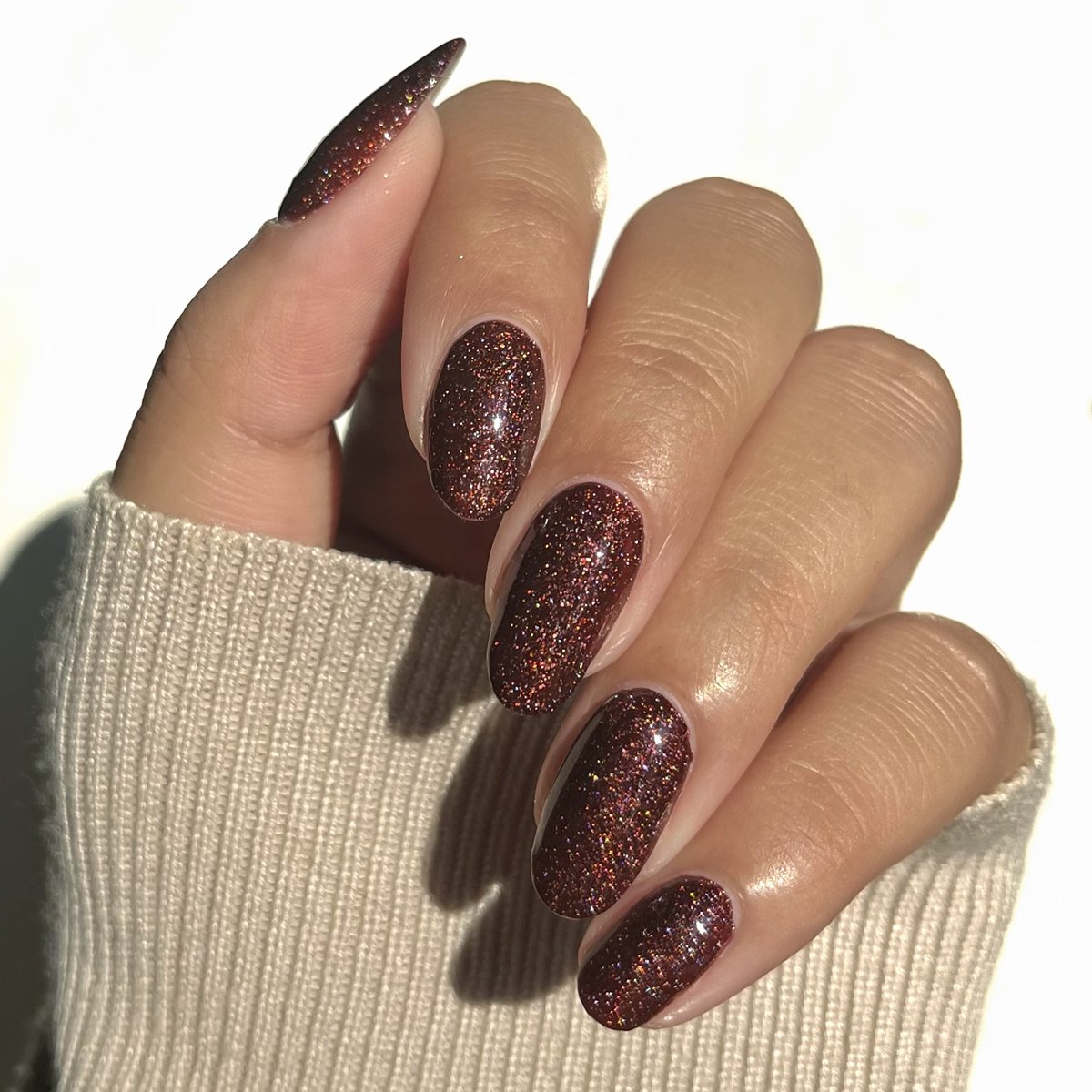 holotaco's tweet image. Paint your nails... Orbite Me 🦷💔 this shade is giving space vampire 🧛🥀 
📸:
1️⃣- aanchysnails
2️⃣- melanated.mani
3️⃣- @N_P_society
4️⃣- the_polished_life
#holotaco #ineedspace #orbiteme #holotacoineedspace 💿🌮