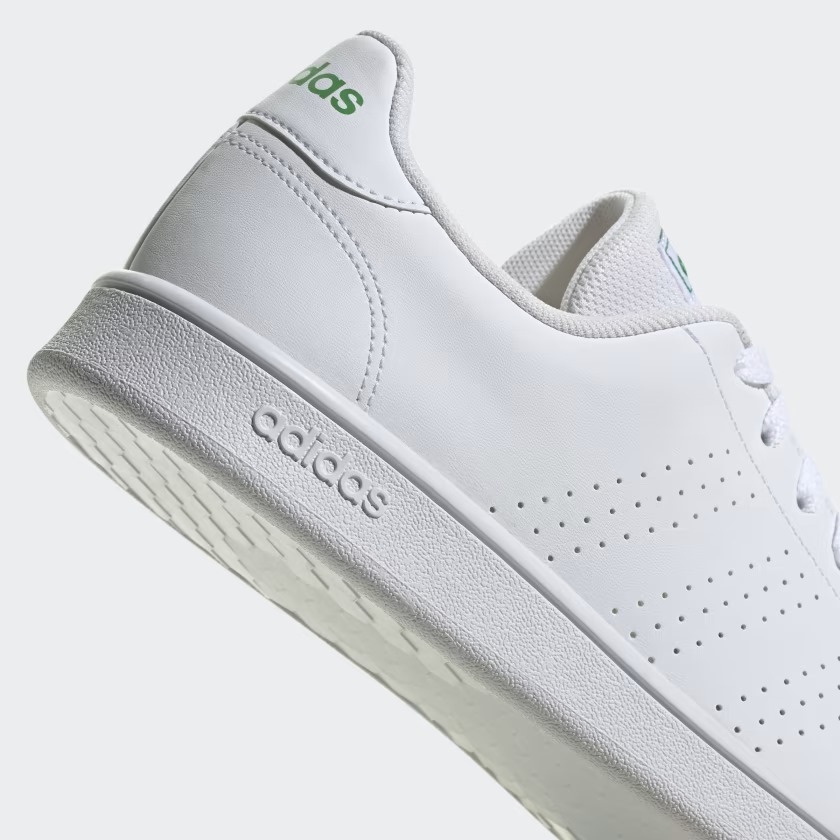 PARECE O STAN SMITH
mas esse é de pobre

Adidas Advantage Court Base 

use o cupom MODACOM20

181,59 em até 7x sem juros
mercadolivre.com/sec/11nafd1