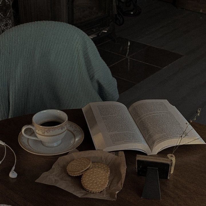 cosy café dates are my favourites 🧸