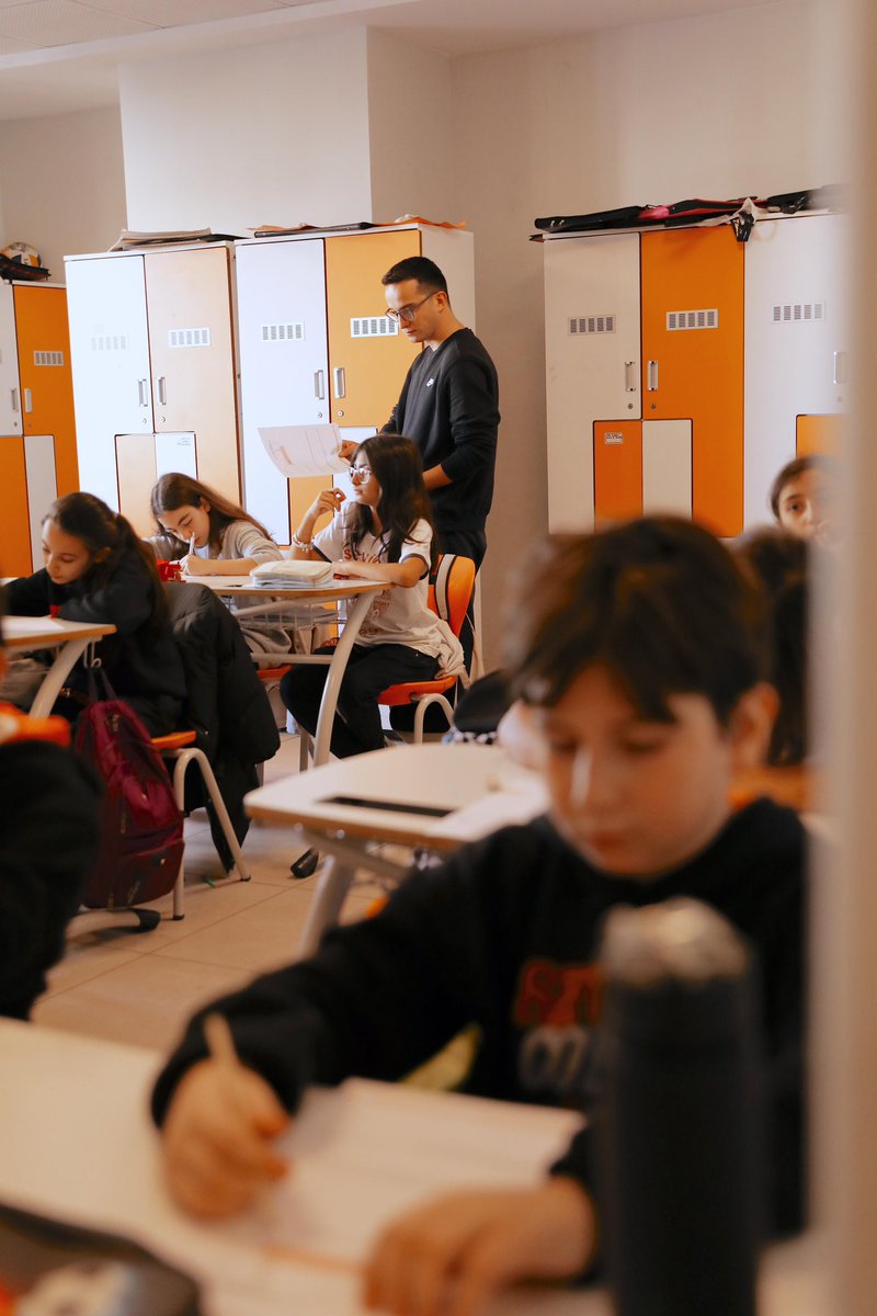 Geri bildirimi önemsiyoruz!
Sevinç Eğitim Kurumlarında, öğrenciler, öğretmenler, veliler ve okul yönetimi bir arada hareket ediyoruz. Böylelikle, öğrencilerin, öğrenme sürecindeki ilerlemelerini takip edebiliyoruz. ✍🏻