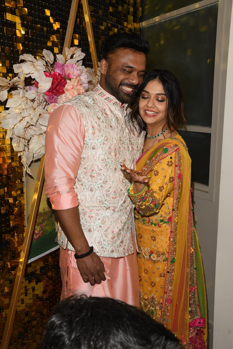 From dazzling decor to celebrity sightings, <a href="/Divyakitweet/">Divya Agarwal</a> and fiancée Mehendi bash was an unforgettable affair!

#divyaagarwal #apurvapadgaonkar #mehendi #happilyeverafter