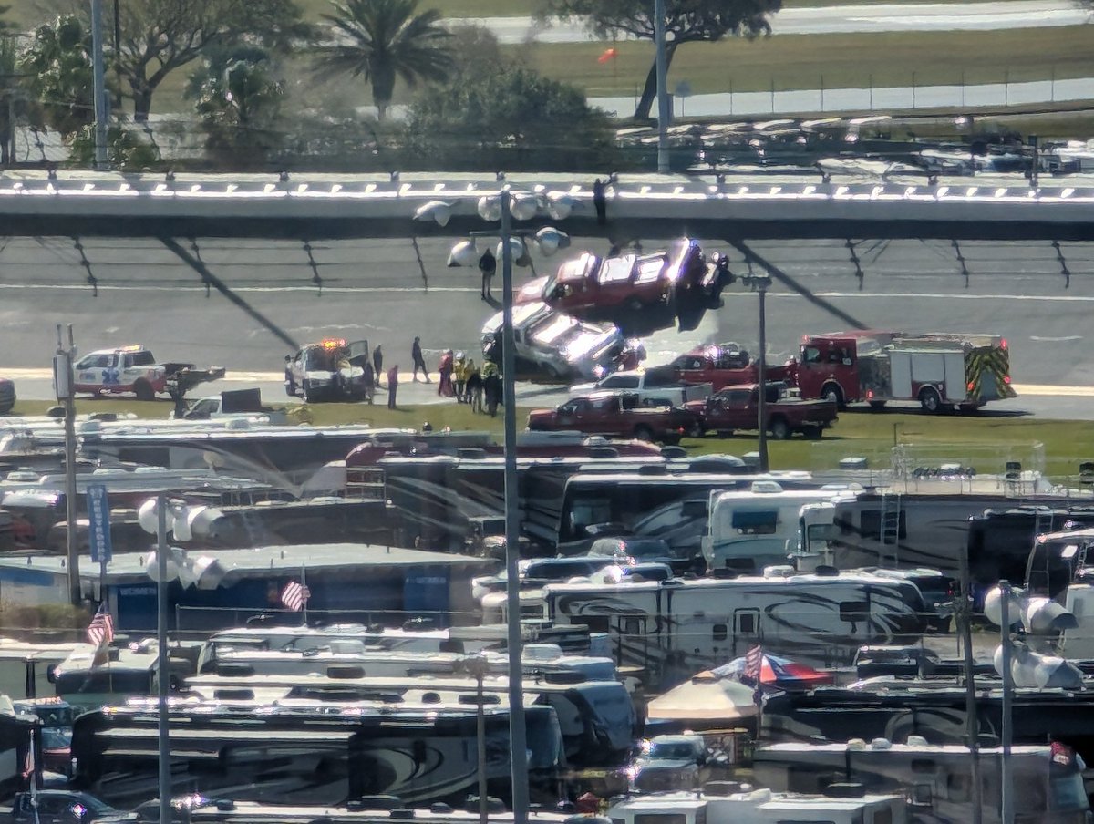 cupscene's tweet photo. It appears something has happened to a jet dryer in turn 1 not sure if it's a fire or fuel leak @DAYTONA https://t.co/X8t9awkpkc