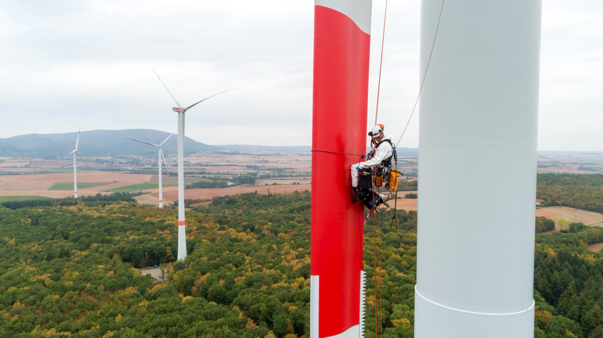 Global_Wind_S's tweet photo. We are pleased to announce, that we are gearing up to launch blade repair services in the US during 2024. 

This comes on the heels of our strong track record in offering blade repair and maintenance solutions across Europe and Asia-Pacific.

Read more: https://t.co/fQZcr0ymDH https://t.co/t9gWDTSjBF