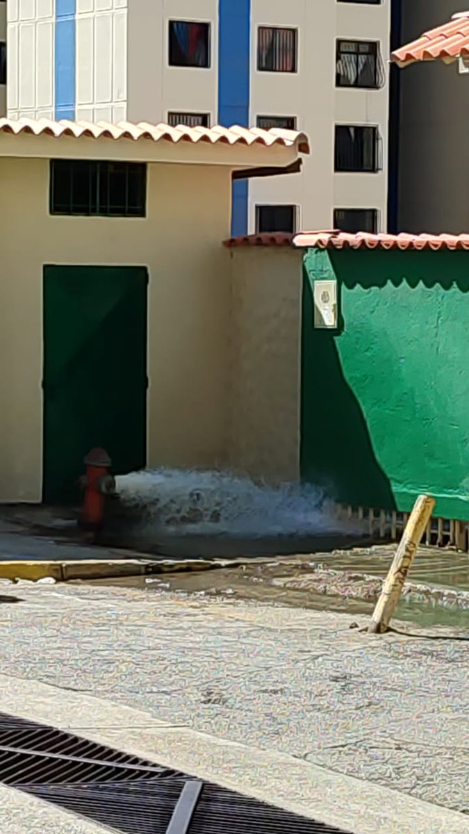 MeridaPropone's tweet photo. #19feb | Vecinos de la Res. Monseñor Chacón y Res. Los Bucarest reportan que el hidrante ubicado en la comunidad está botando agua desde hace una hora. Se hace el llamado a Aguas de Mérida para atender está situación.
@aguasmeridaCA
#agua #meridapropone #asuntospublicos https://t.co/GXFaVNnEUW