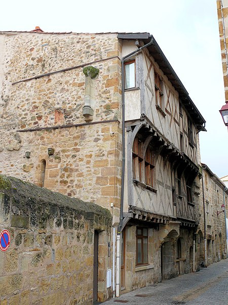 MonumentumFr's tweet photo. Maison en pans de bois, au nord-ouest de la place du Vieux-Marché à #VicleComte (#PuyDeDôme) Maison à pans de bois faisant partie de l'ancien noyau de la ville, capitale du comté d'Auvergne, depuis le milieu du...
Suite 👉 https://t.co/ArTbzZolfR
#Patrimoine #MonumentHistorique https://t.co/QqrddQlEBu