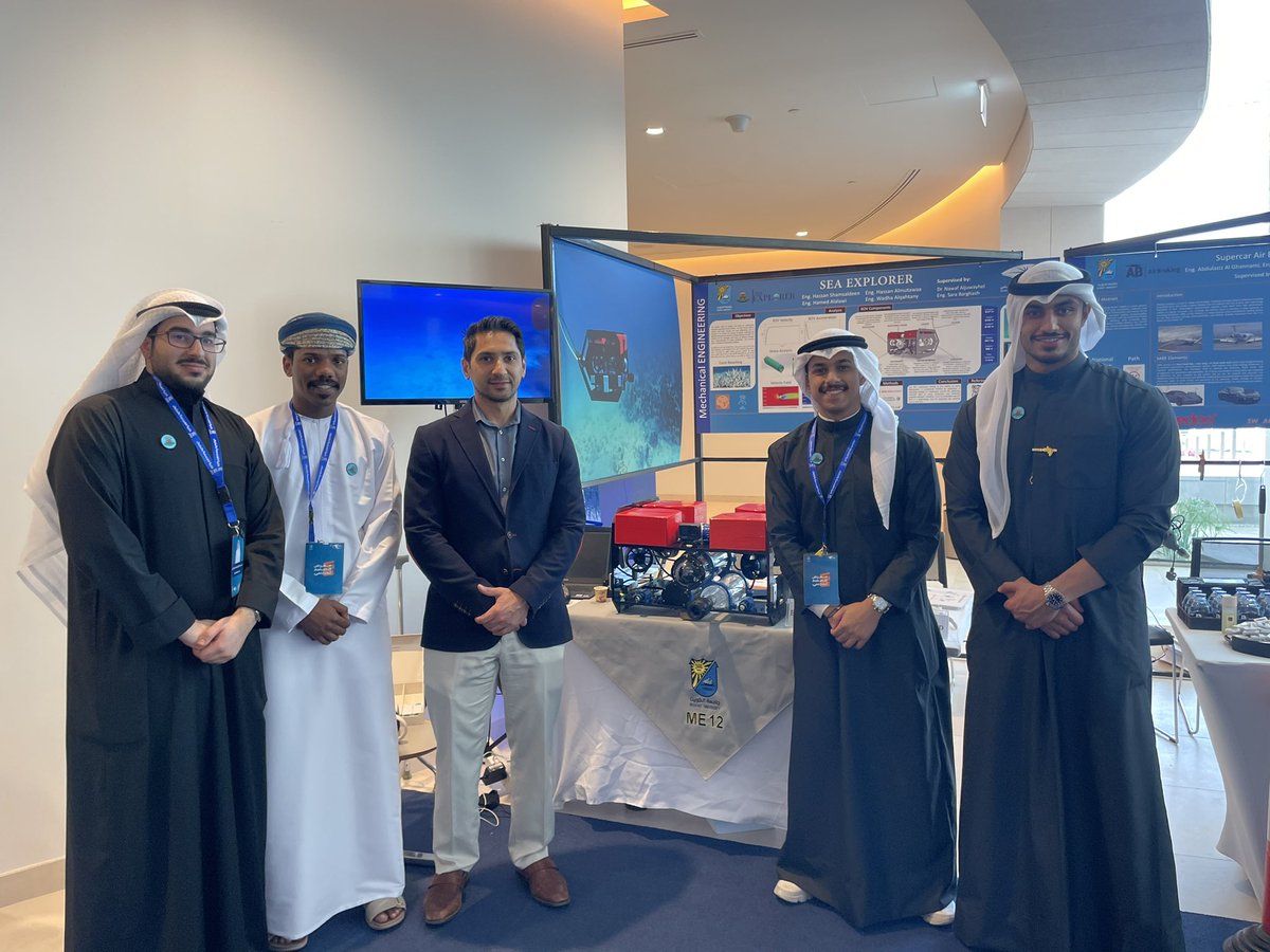 Surrounded by the brilliant minds of the future 😍 Utterly amazed by the underwater ROV! <a href="/hsalmutawaq8/">hsalmutawa♐️</a> <a href="/7SNSHMS/">حسن شمس الدين</a> <a href="/sahweal/">حمد بن عبدالله</a> <a href="/NaserAshknani/">Naser Ashknani</a>