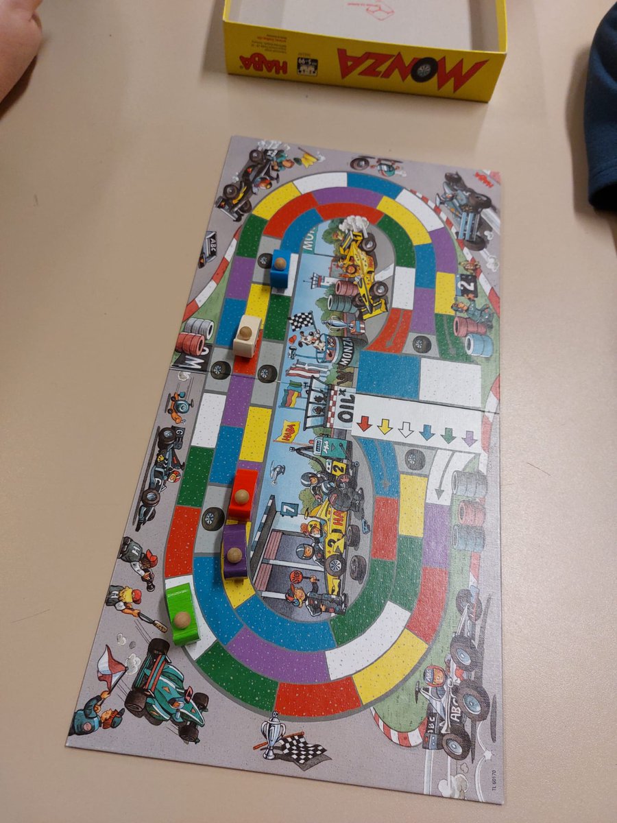 MisticosArkat's tweet photo. Pues nos han comentado que el domingo vinisteis unos cuantos de visita 😄 aunque la partida de D&amp;D fue el viernes por la tarde 😅 y eso que el sábado con prisa montamos algo para Noche Abierta 😢 Seguid así que vamos bien 😍 https://t.co/MBMl7iGp8R