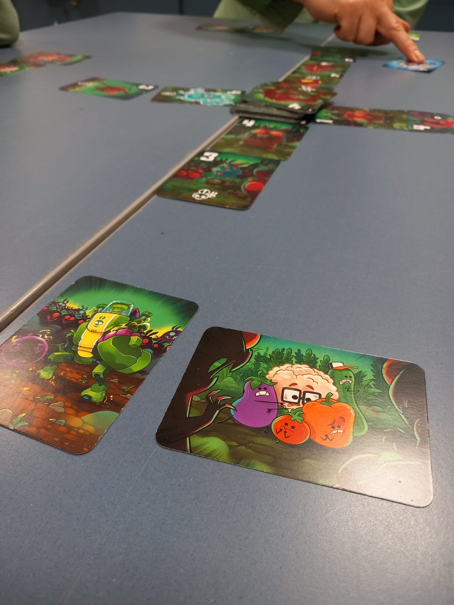 MisticosArkat's tweet photo. Pues nos han comentado que el domingo vinisteis unos cuantos de visita 😄 aunque la partida de D&amp;D fue el viernes por la tarde 😅 y eso que el sábado con prisa montamos algo para Noche Abierta 😢 Seguid así que vamos bien 😍 https://t.co/MBMl7iGp8R