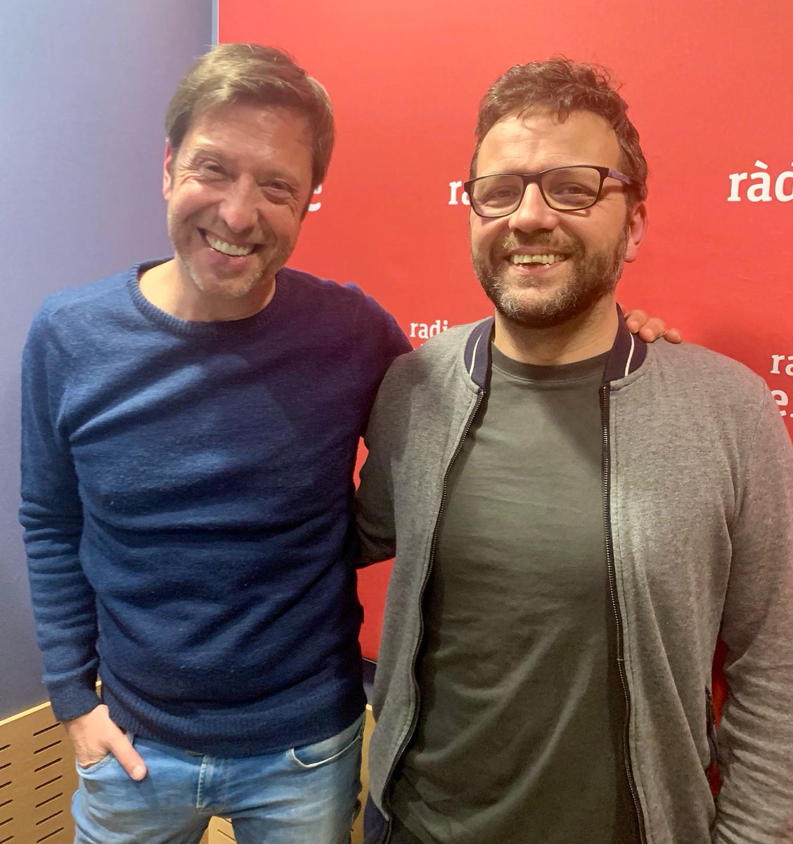 MetropoliRadio4's tweet photo. 🎭 La comèdia #HeMortElPop 🐙de #LluísAntonBaulenas està de gira pels teatres d'@AteneusCat de Catalunya per celebrar l'@AnyAngelGuimera ❗️
🗣️ #AntonioDelValle i @MarcSambola
🔊Recupera l'#𝔼ℕ𝕋ℝ𝔼𝕍𝕀𝕊𝕋𝔸
🔗 #PodCast (min.31) 👉 https://t.co/48zc7nCUux
#XTAC https://t.co/tz5RWa8OLq