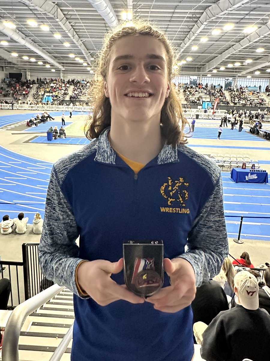 MommaRo21's tweet photo. Congrats to senior @AidenInzana for taking 3rd at the VHSL wrestling championships! Ends his high school career with 2 state medals and a 126-16 career record! Now onto Ship! @FLSVarsity @athletics_kghs @ShipURaiders https://t.co/0zwJI7ctXu