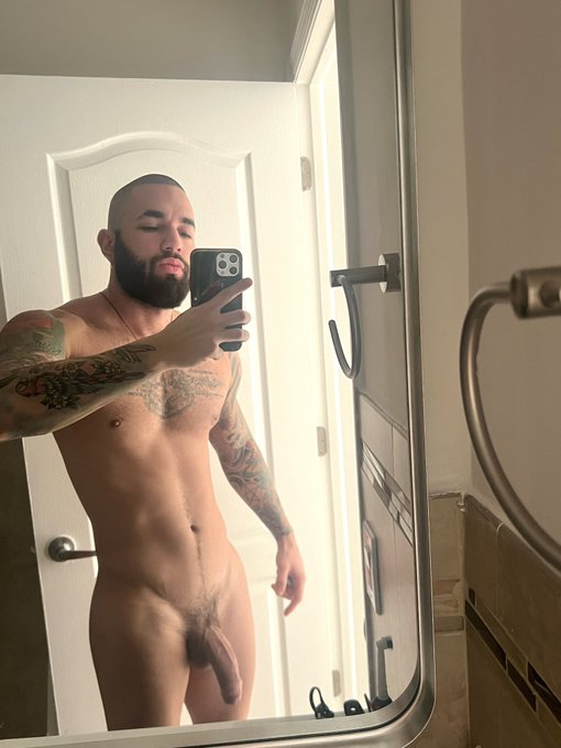 Censor me cause you can&rsquo;t make sense of me 🎶 https://t.co/AyUOakfuPM