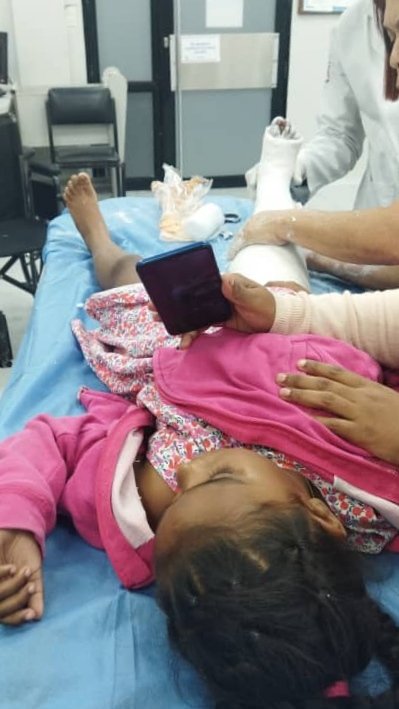 jrafaeltarazona's tweet photo. La hija de un amigo de apenas 7 años necesita con carácter de urgencia una silla de ruedas en forma de préstamo por algunas semanas, si conoces alguna aquí en Caracas por favor me avisas... Gracias https://t.co/XaiYNNWXyv