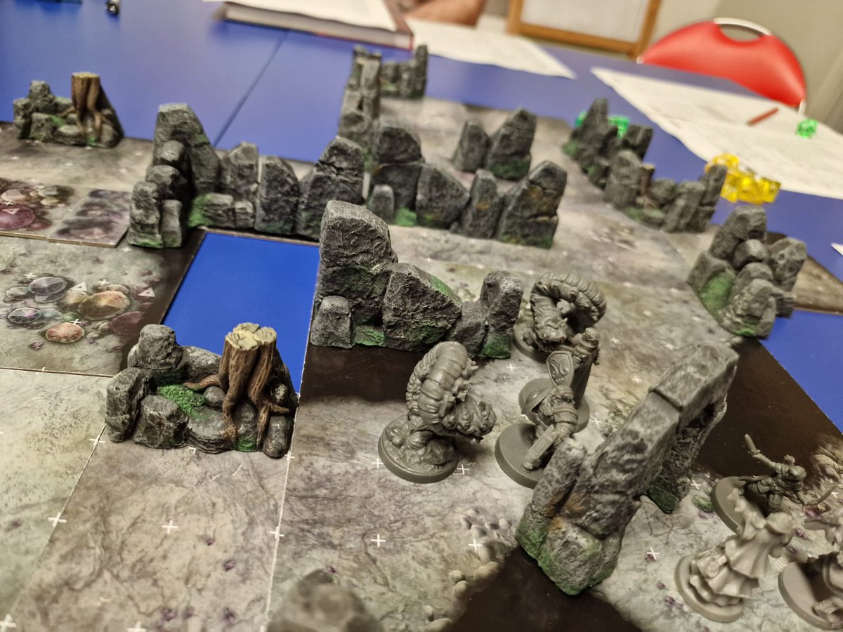 MisticosArkat's tweet photo. Pues nos han comentado que el domingo vinisteis unos cuantos de visita 😄 aunque la partida de D&amp;D fue el viernes por la tarde 😅 y eso que el sábado con prisa montamos algo para Noche Abierta 😢 Seguid así que vamos bien 😍 https://t.co/MBMl7iGp8R