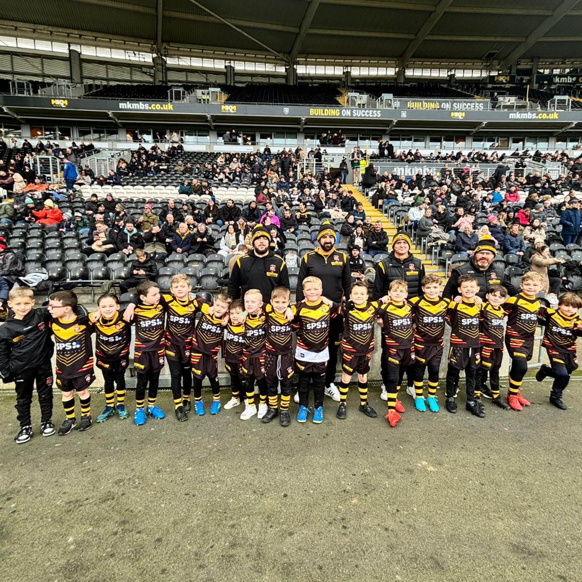 Shout out to our little champions, the Skirlaugh Under 7s Rugby team who got an exciting opportunity recently to be mascots for the Hull FC and Wigan league game! 👏