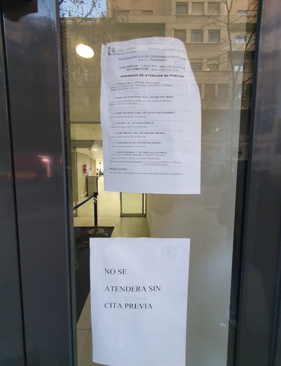 EsterKattyAnna's tweet photo. Cap problema, Daniel.
Comissaria de la Policia Nacional del carrer Trafalgar. Si vols t'hi acompanyo. https://t.co/WI3qbG3PPH