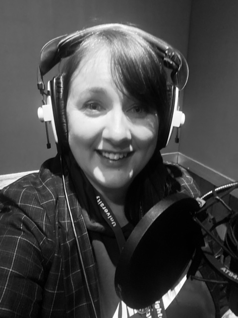 Dr Gemma Graham recording 'Why do we like being scared? Victorian Gothic, the psychology of fear and a  ghost called Pipes', her talk with Dr Vicky Margree for Brains at the Bevy. Listen on Spotify: open.spotify.com/episode/2QzhEv… #ghoststories #hauntings #gothic