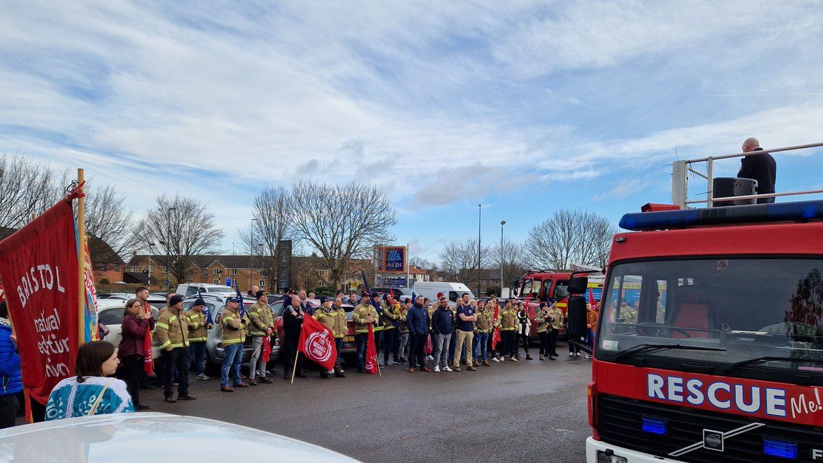 fbunational's tweet photo. 🚨 NEW | Plans to axe 40 firefighter posts in Avon STOPPED by campaign against cuts.
At a meeting with 60 firefighters and supporters rallying outside, Avon fire authority today decided to halt the dangerous plans.
When we stand together, we can win💪 https://t.co/0k6Dh4kbFF