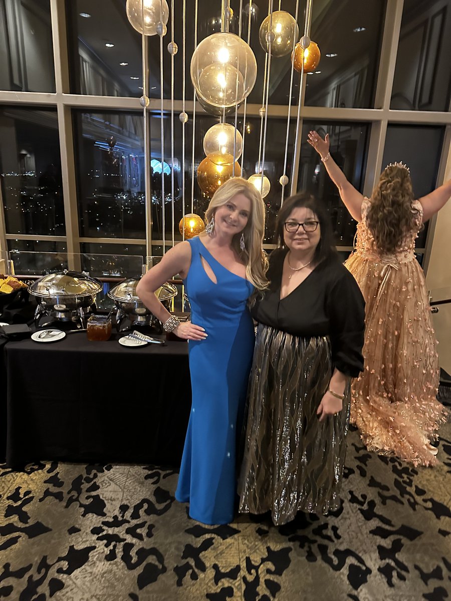 SDreamHomes's tweet photo. ✨ We had the most amazing time celebrating Carly's 50th birthday 🥳 wishing her the best year yet!! Happy birthday my beautiful friend! 🎉💖🎂

#justcalljennifer #southerndreamhomes #realtorsofig #realtorsofnc #birthday #bday https://t.co/4aaBz1U7H3