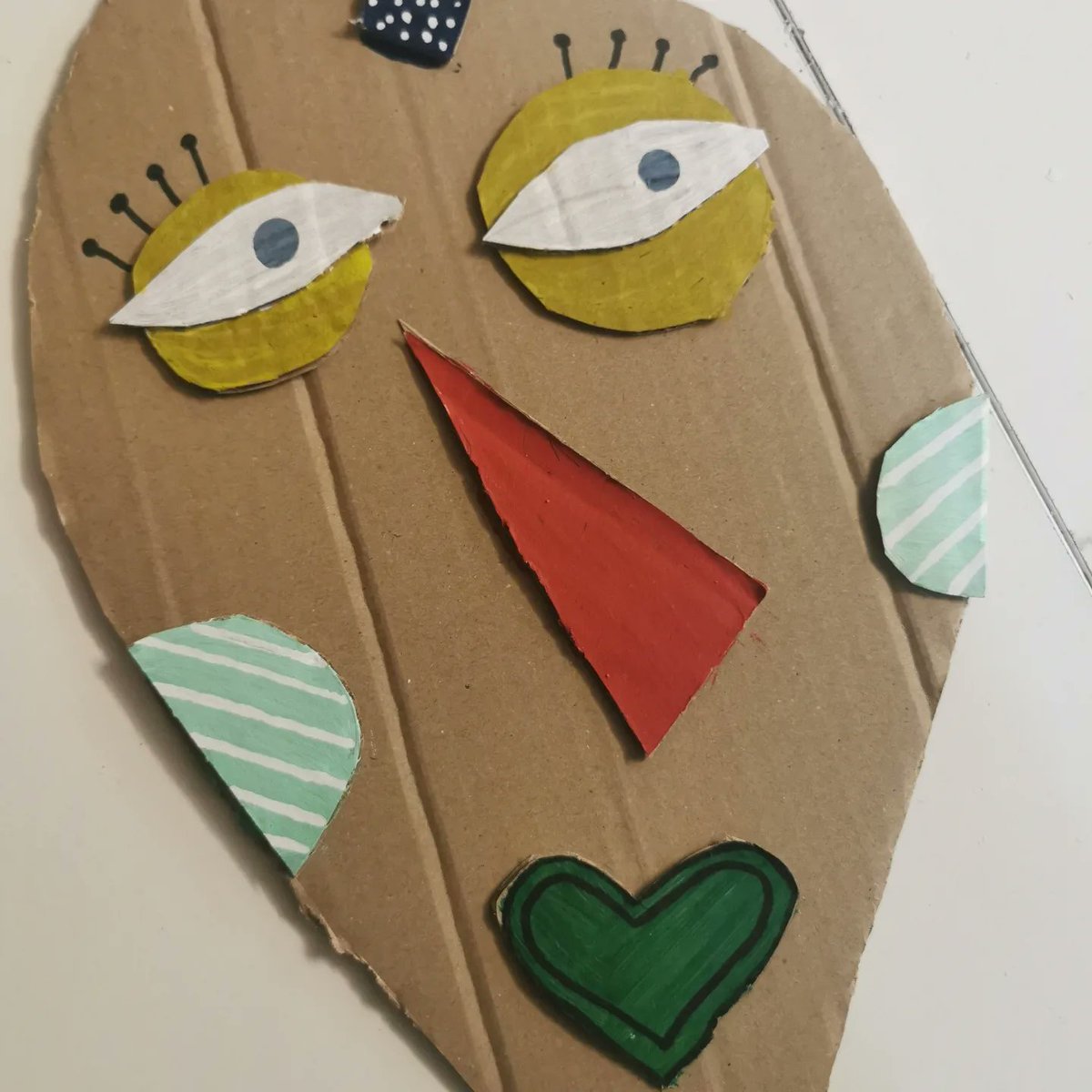 CommunityS_2021's tweet photo. Lots of amazing recycled paper items made at today's workshop session.

#UrbanCommunity #EcoHub #ReduceReuseRecycle #sustainability https://t.co/rkHCERkOi4