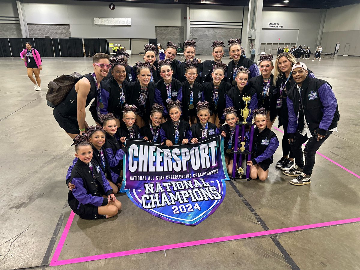 FEND1 is your new CHEERSPORT NATIONAL CHAMPIONS! 💜🖤