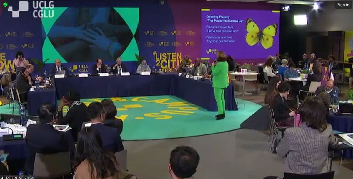 oficial_amb's tweet photo. Nuestro Director Ejecutivo @PicaLema participa de manera virtual en el #Retiro @uclg_org.
En la sesión plenaria de apertura Michele Griffin y Antonio Francisco Da Costa hablan de las tendencias más importantes que afectarán al mundo en 2024 y cómo repercuten en los GLR. https://t.co/iEU4vdr1pE