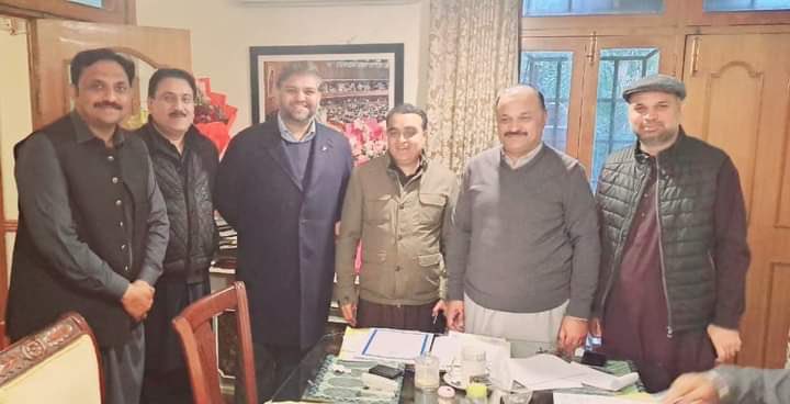 MashwaniAzhar's tweet photo. Thats a big surprise… MNA NA-146 Pir Zahoor Qureshi from Khanewal joined back PTI and submitted affidavit https://t.co/9KgGTbwNbS